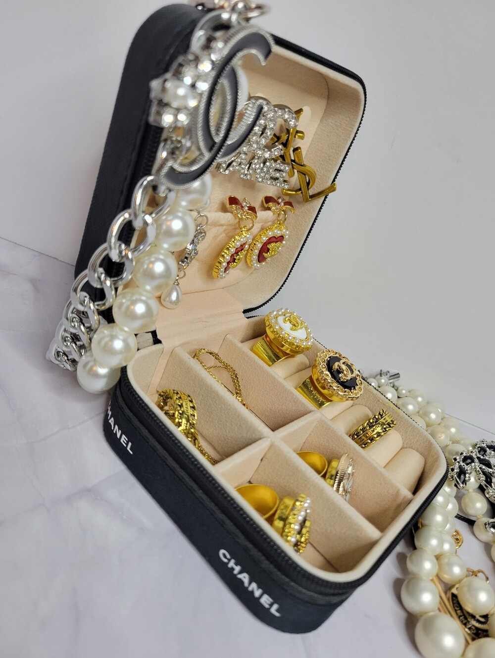 CHANEL ribbon Embellished PU Leather Jewelry Box - Picture 7 of 9